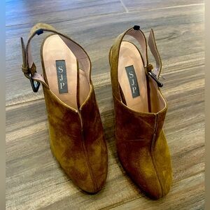 Sarah Jessica Parker suede slingback heels.